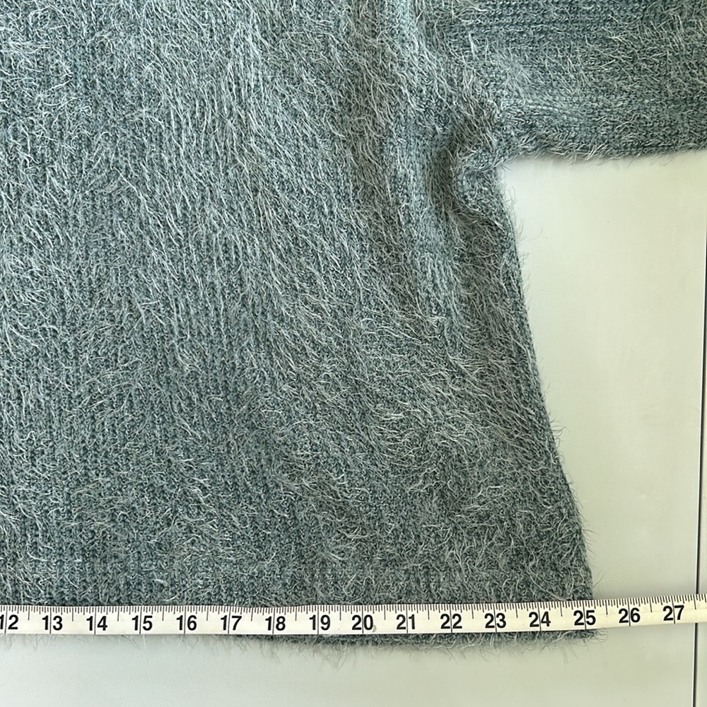 NWT Ladies eyelash sweater, Lg, oversized and super soft! - Picture 4 of 9